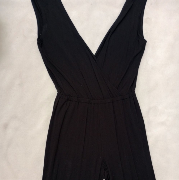 Lovers + Friends Black Deep V-neck Jumpsuit, size Small - Picture 2 of 8